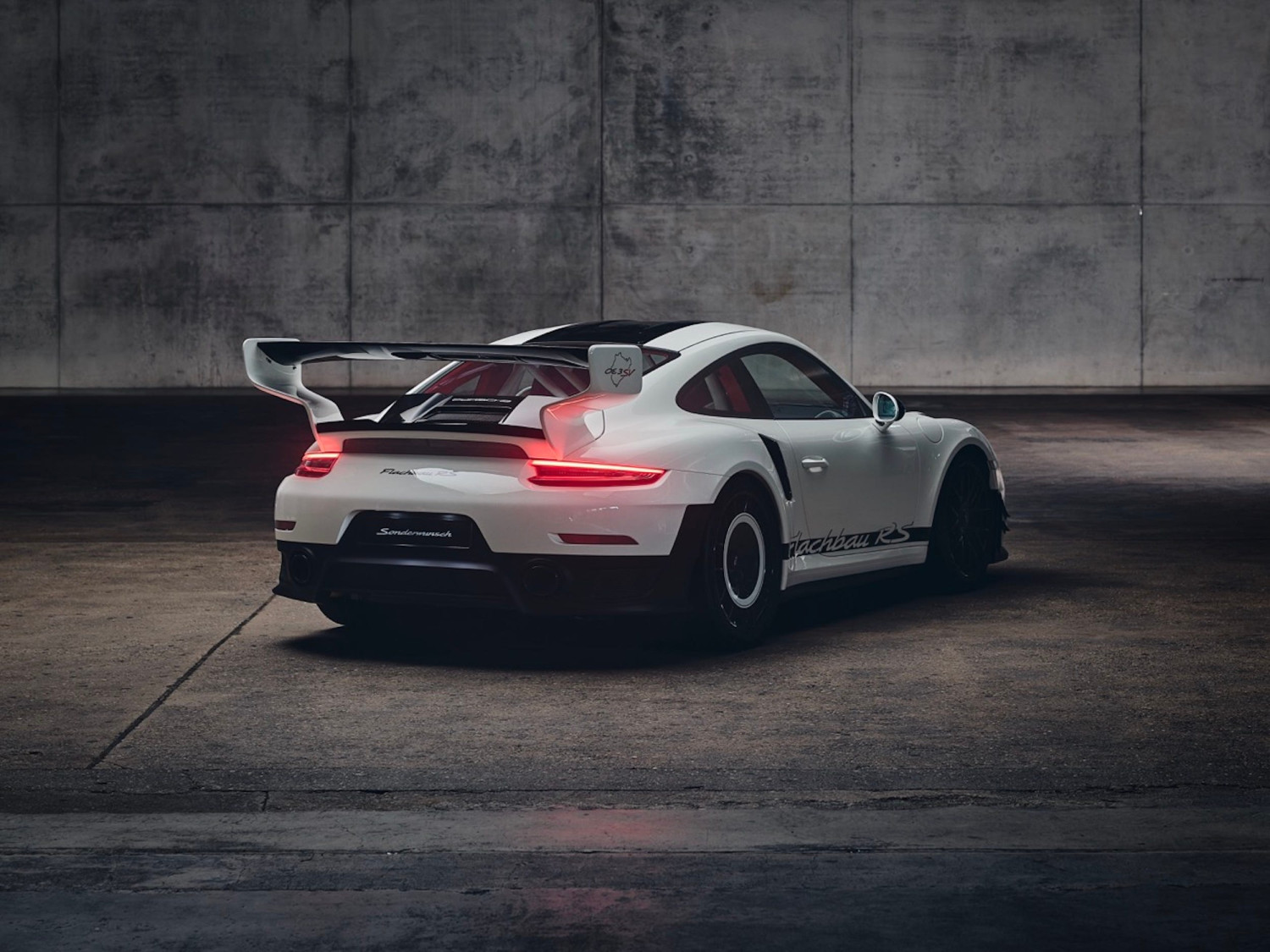 Porsche Reveals One-Off 935-Inspired 911 Flachbau RS