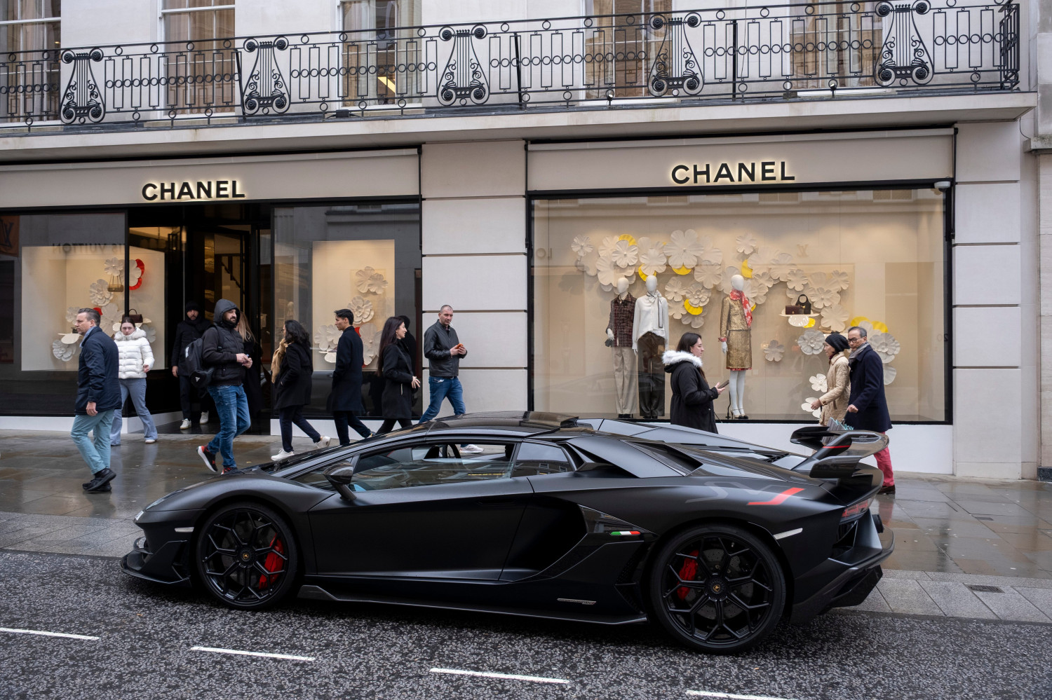 Gulf State-Registered Supercars Rack Up Massive Unpaid Parking Ticket Bills in London: Report