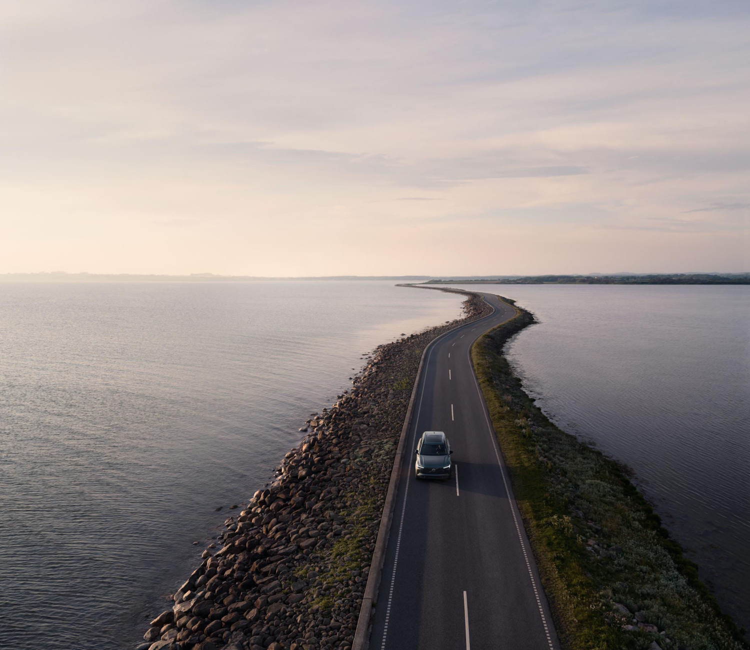 2028 Volvo XC90’s New Plug-in Hybrid Powertrain Will Save You Money