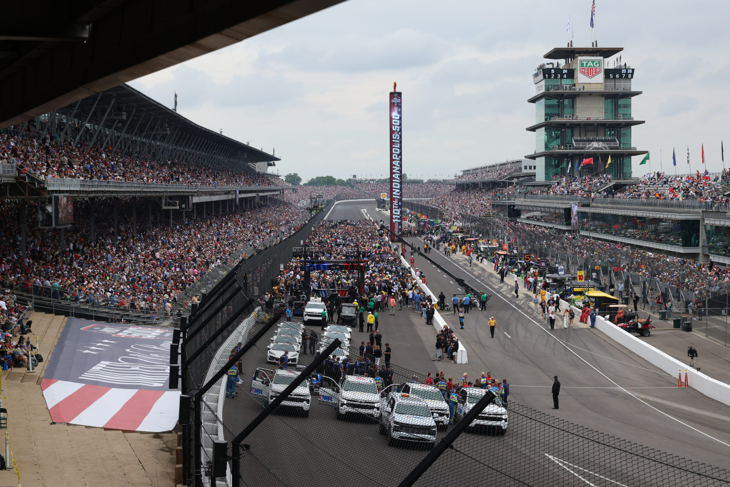 Indianapolis 500 Crowds Are Causing Hazardous Ammonia Levels by Peeing So Much