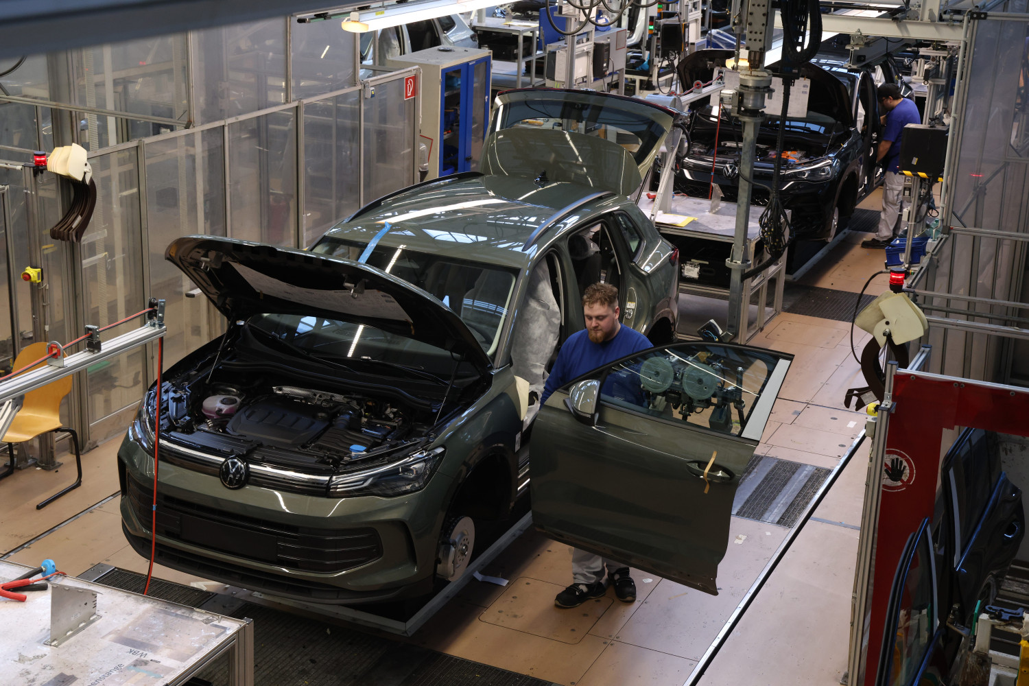 VW to Cut Global Production Capacity By 1 Million Cars a Year: CEO