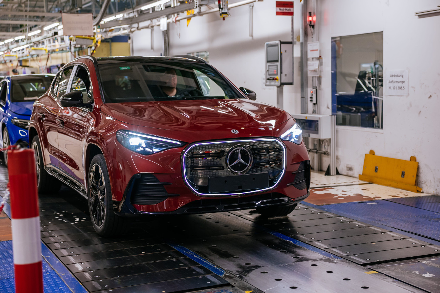 Senator Says Mercedes-Benz May Skirt China Auto Technology Ban Working Through Congress