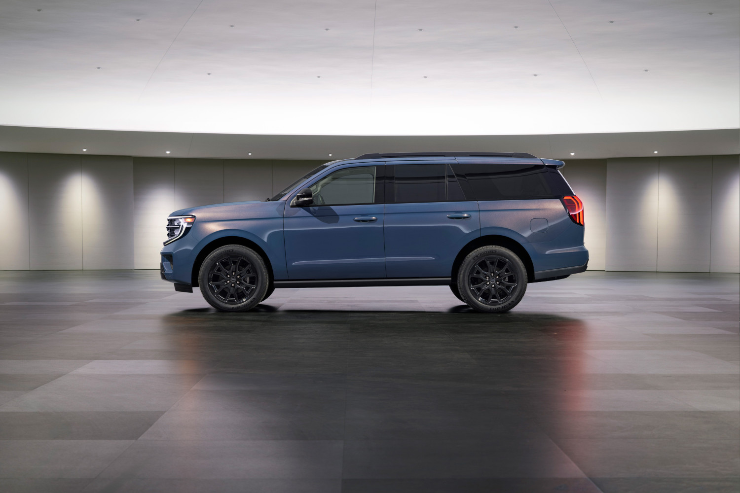Ford Recalls Expedition and Heavy-Duty Trucks for Faulty Front Lights