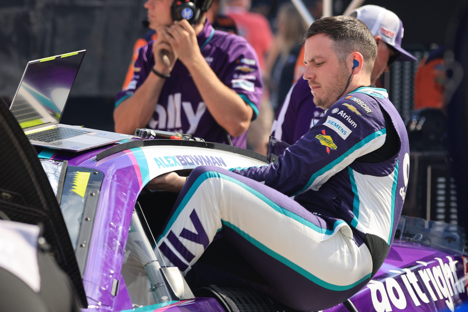 Alex Bowman Has Full Hendrick Motorsports Support in His Return From Vertigo Bout