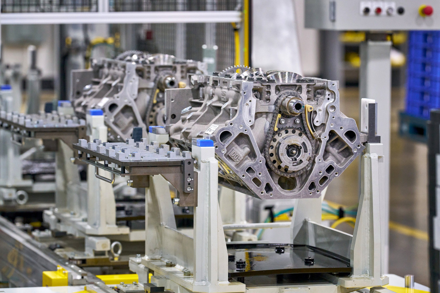 GM Finally Shares Specs for Its New Sixth-Gen Small-Block V-8s
