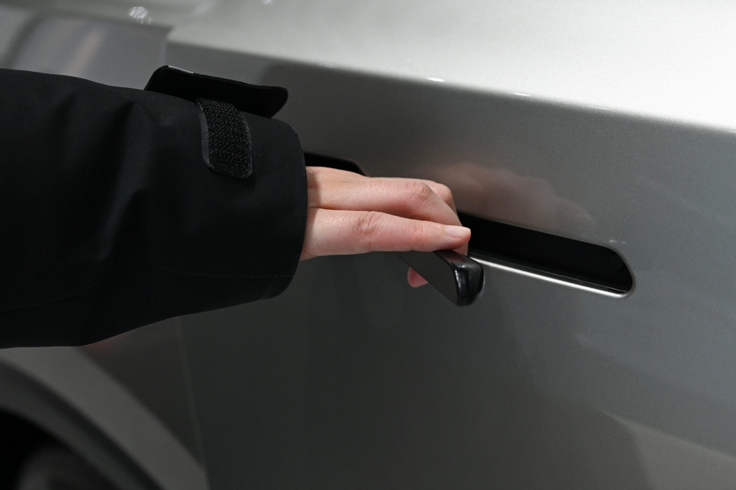 Tesla, Xiaomi Hit by China’s Largest Auto Recall Over Door Handle