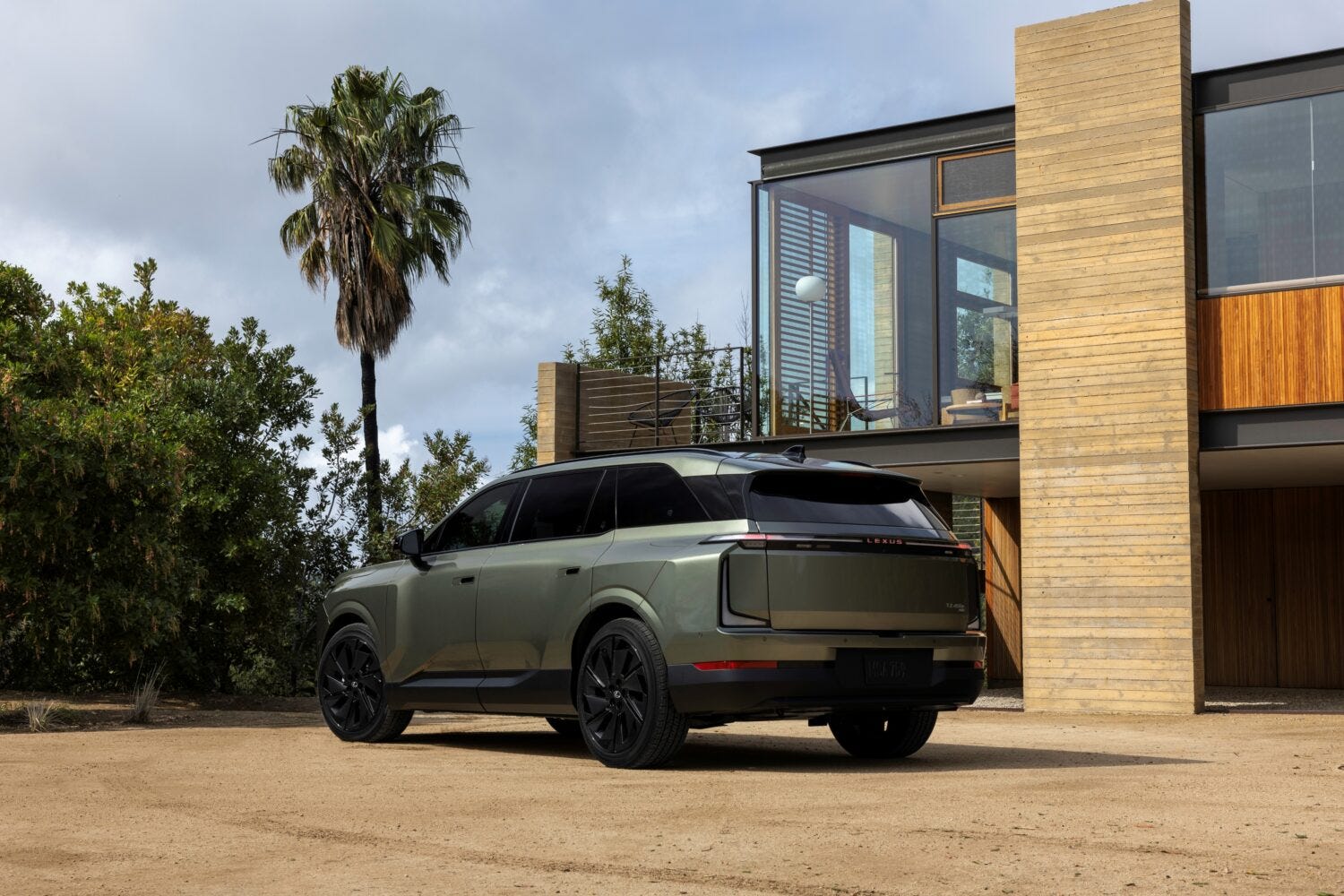 2027 Lexus TZ Is a Fancy Sibling of the Toyota Highlander EV and Subaru Getaway