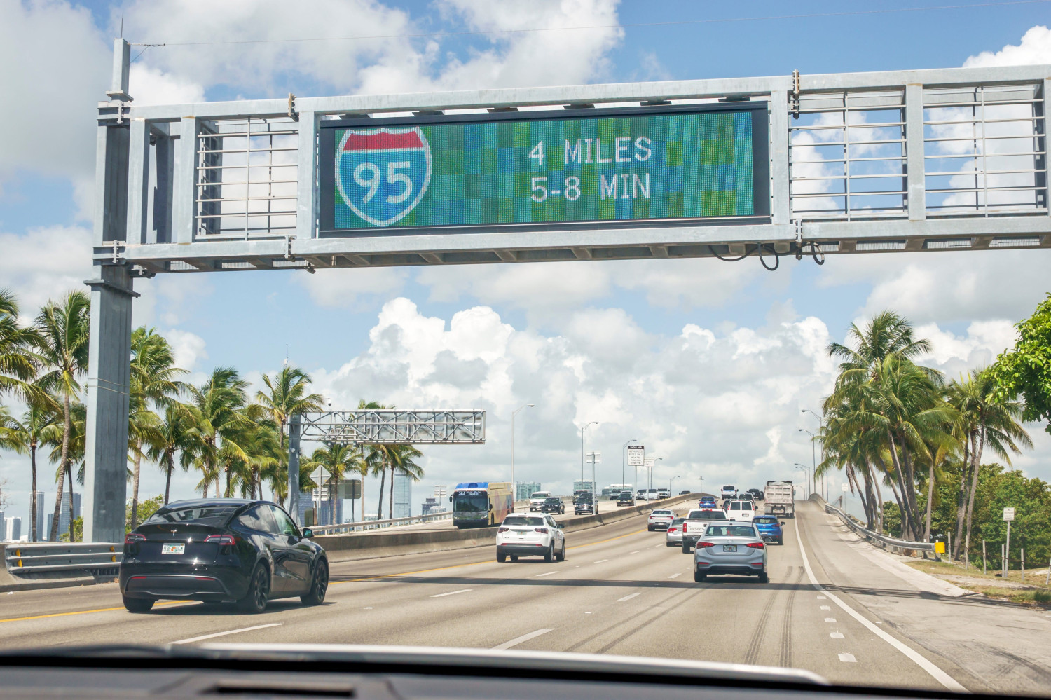 Drivers Are More Likely to Be on Their Phones While Speeding: IIHS