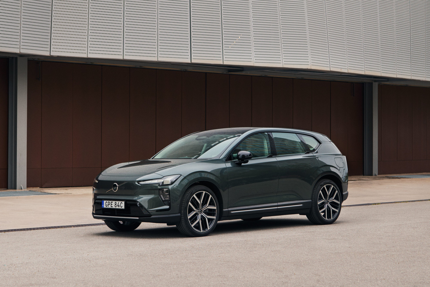 The Volvo EX40 Will Get Replaced by a Longer, Taller SUV in 2027