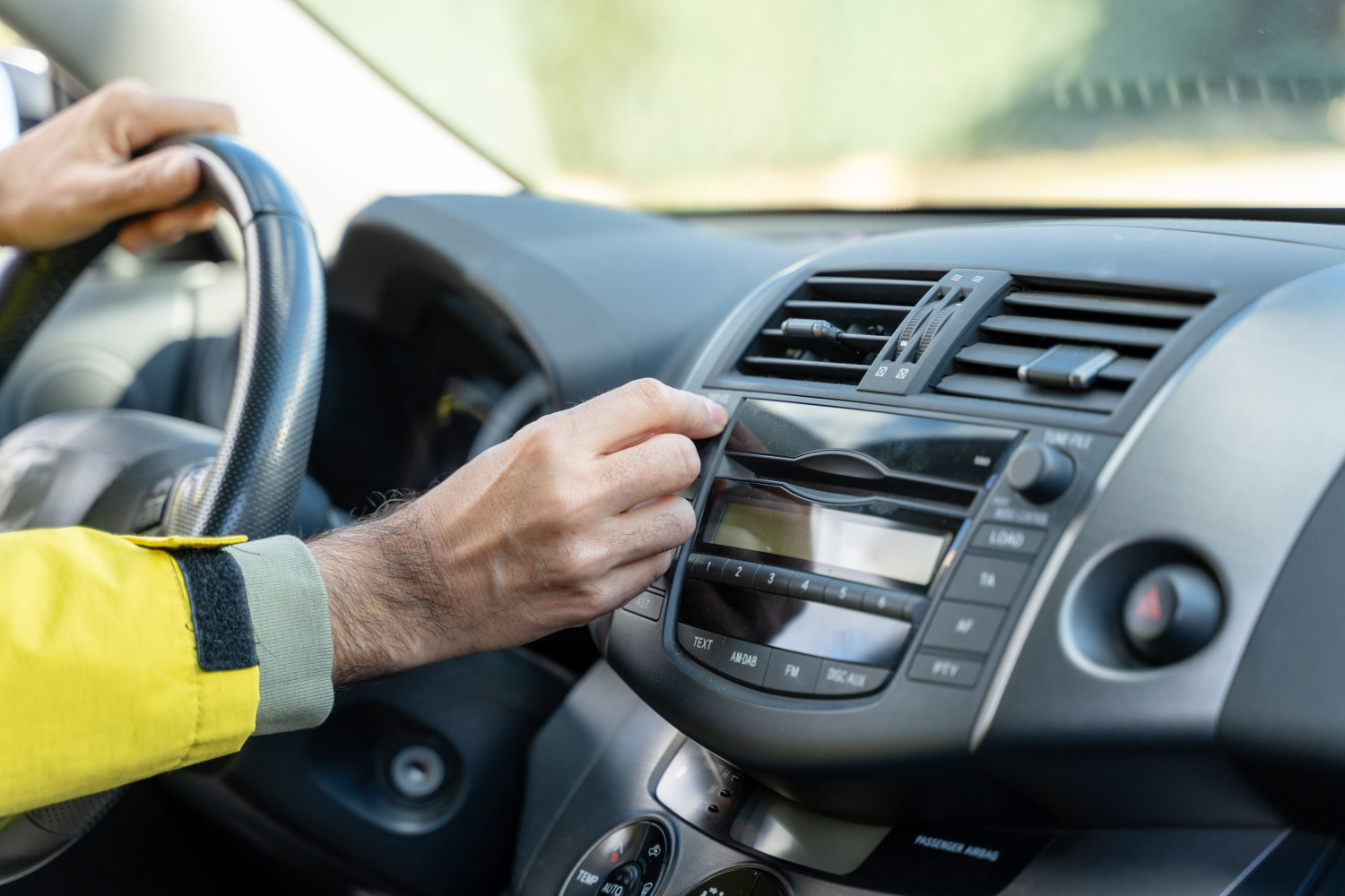 U.S. House of Representatives Votes to Make AM Radio Standard in New CarS