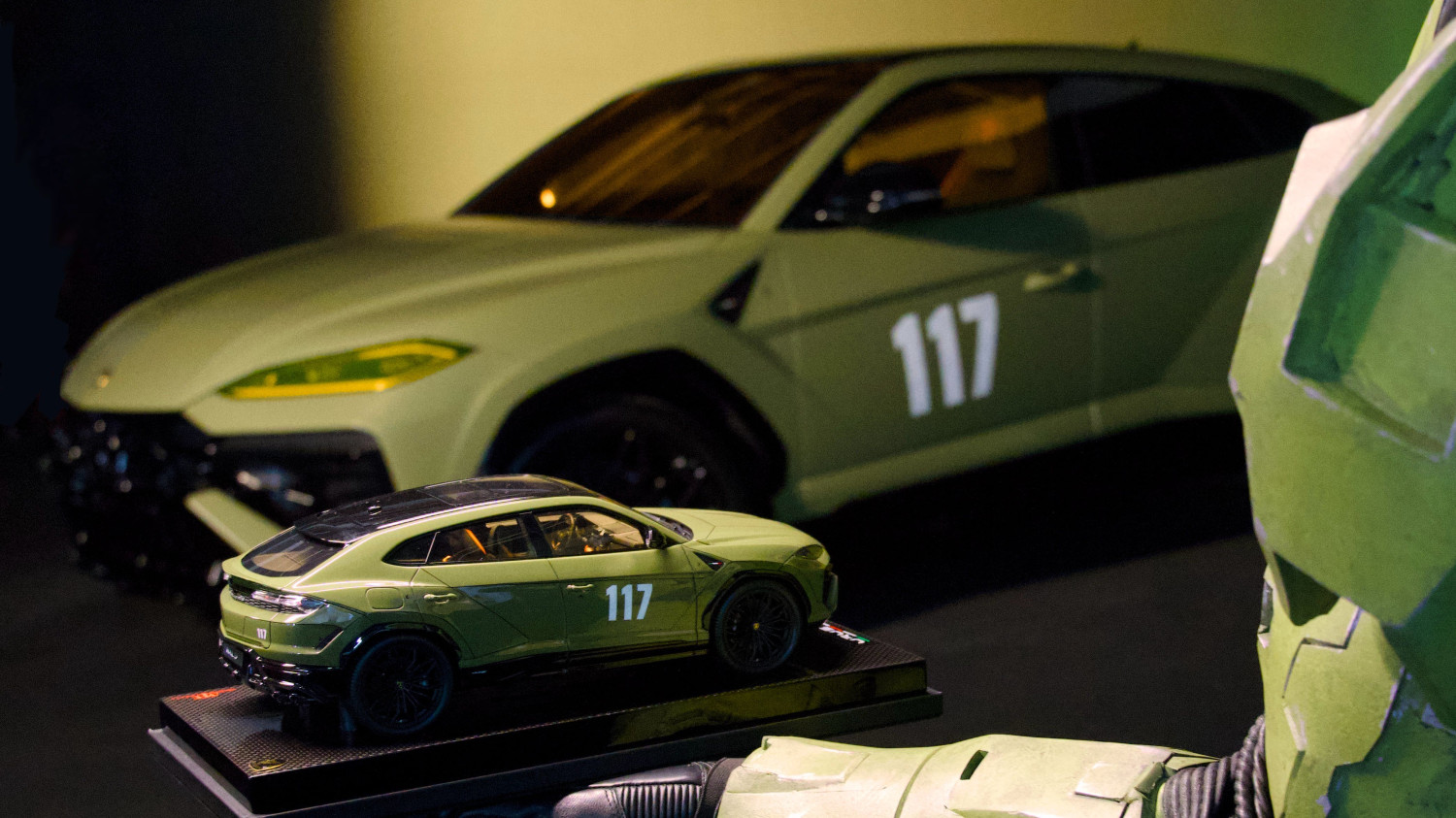Lamborghini Urus SE Master Chief 117 Edition Celebrates Halo