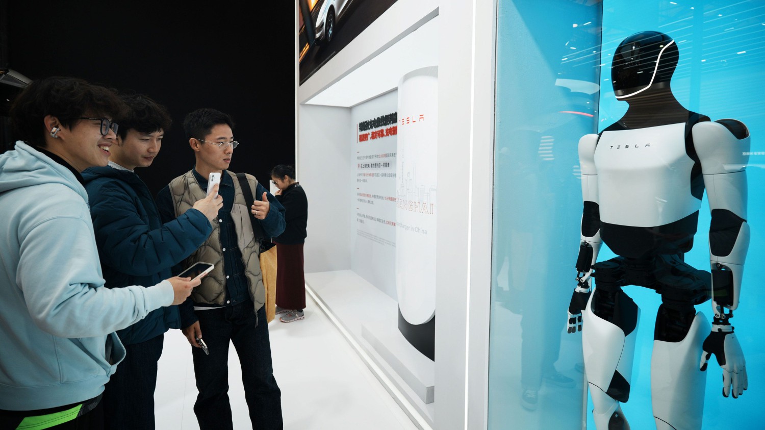 Tesla’s $25B AI Investment: Musk’s Big Bet Amid Rising Competition