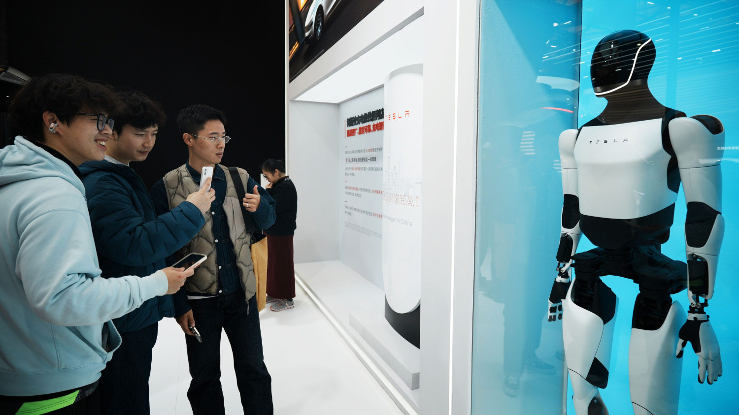 Tesla’s $25B AI Investment: Musk’s Big Bet Amid Rising Competition