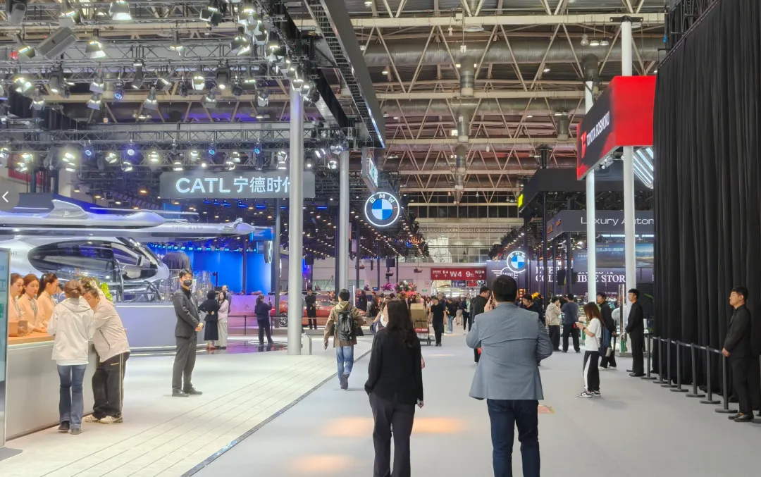 Geely unveils China’s first Waymo-like native robotaxi prototype at ...