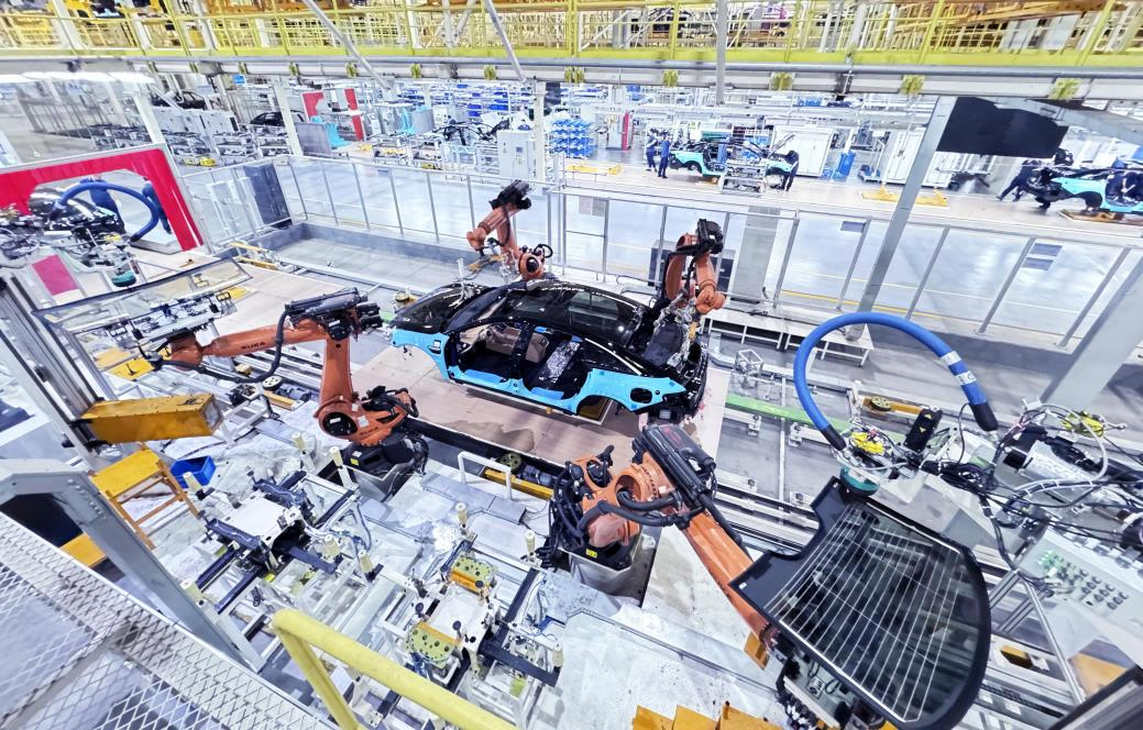Huawei-Backed Stelato Rugged SUV Breaks Cover in Latest Spy Shots