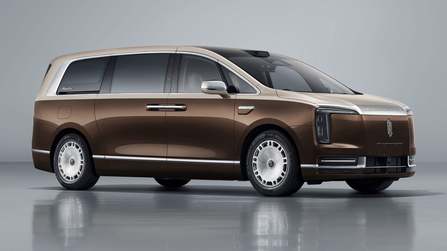 Huawei-Backed Maextro Unveils V800 Luxury MPV After S800 Sedan