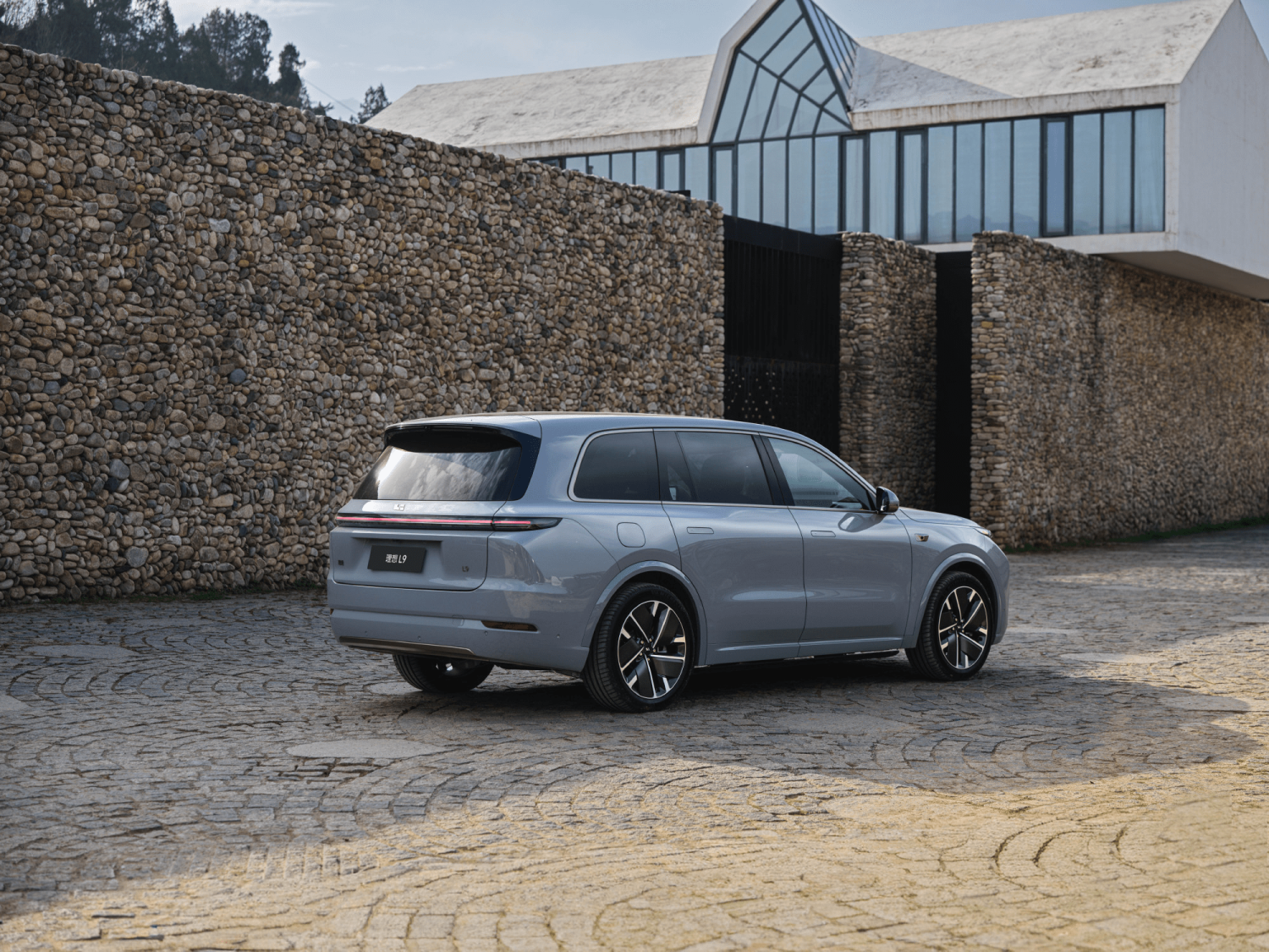 Li Auto targets 40% growth in 2026, upgrades L9 with 70-kWh battery