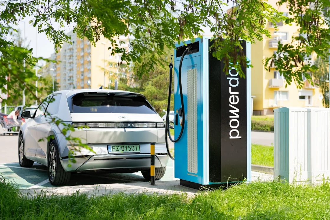 China Builds World’s Largest EV Charging Network as Infrastructure Tops 20 Million Units