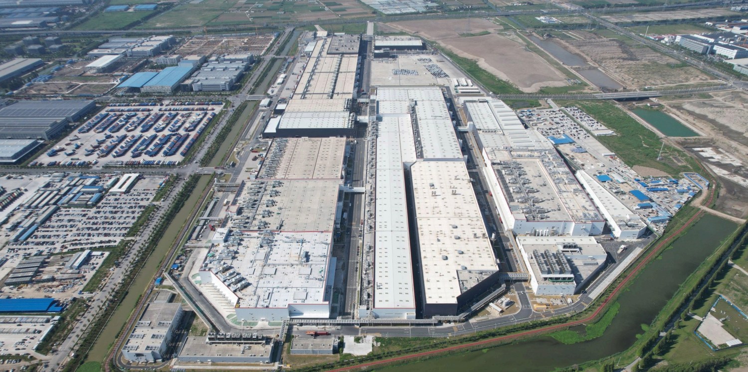 Tesla, Tesla (TSLA) maxes out $5.8 billion Chinese bank debt facility as China sales crash