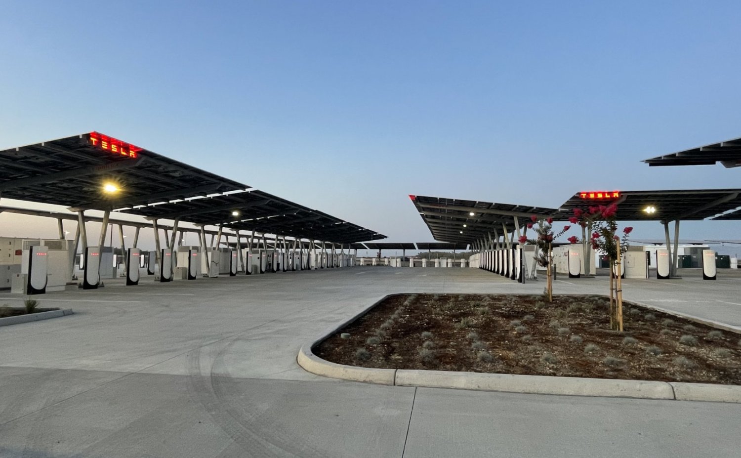California offers up to $100,000 per port for EV fast chargers
