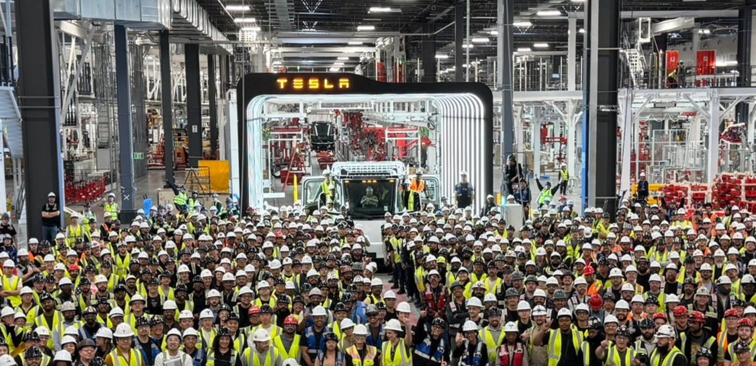 Tesla, Tesla Semi: first truck rolls off high-volume production line
