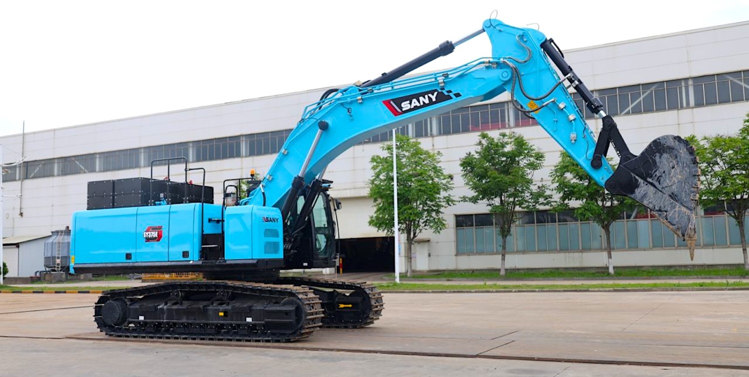SANY SY375E excavator packs a SWAPPABLE 550 kWh battery