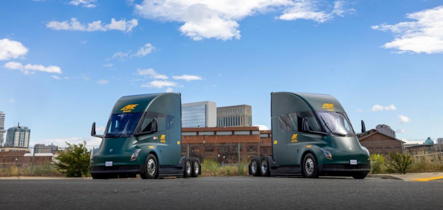 Tesla, Fleet buys Tesla Semi electric trucks after stunning 1.55 kWh/mile efficiency