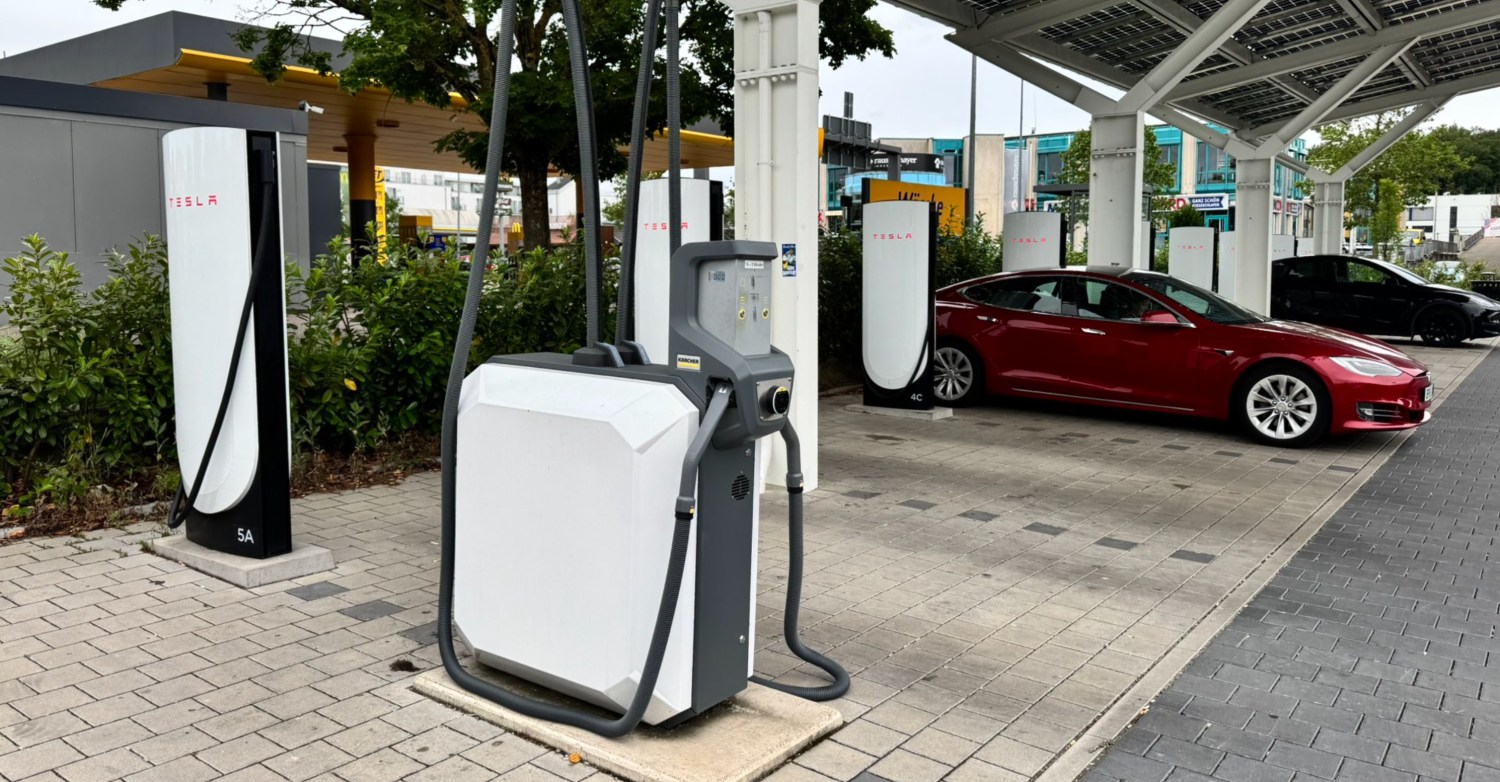 Tesla, Tesla adds a car vacuum to a Supercharger for the first time