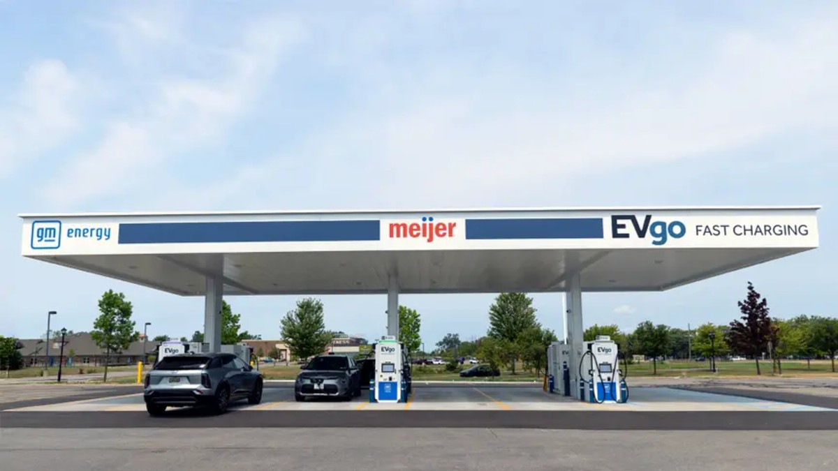 EVgo + GM open 350 kW flagship charging for EVs with trailers