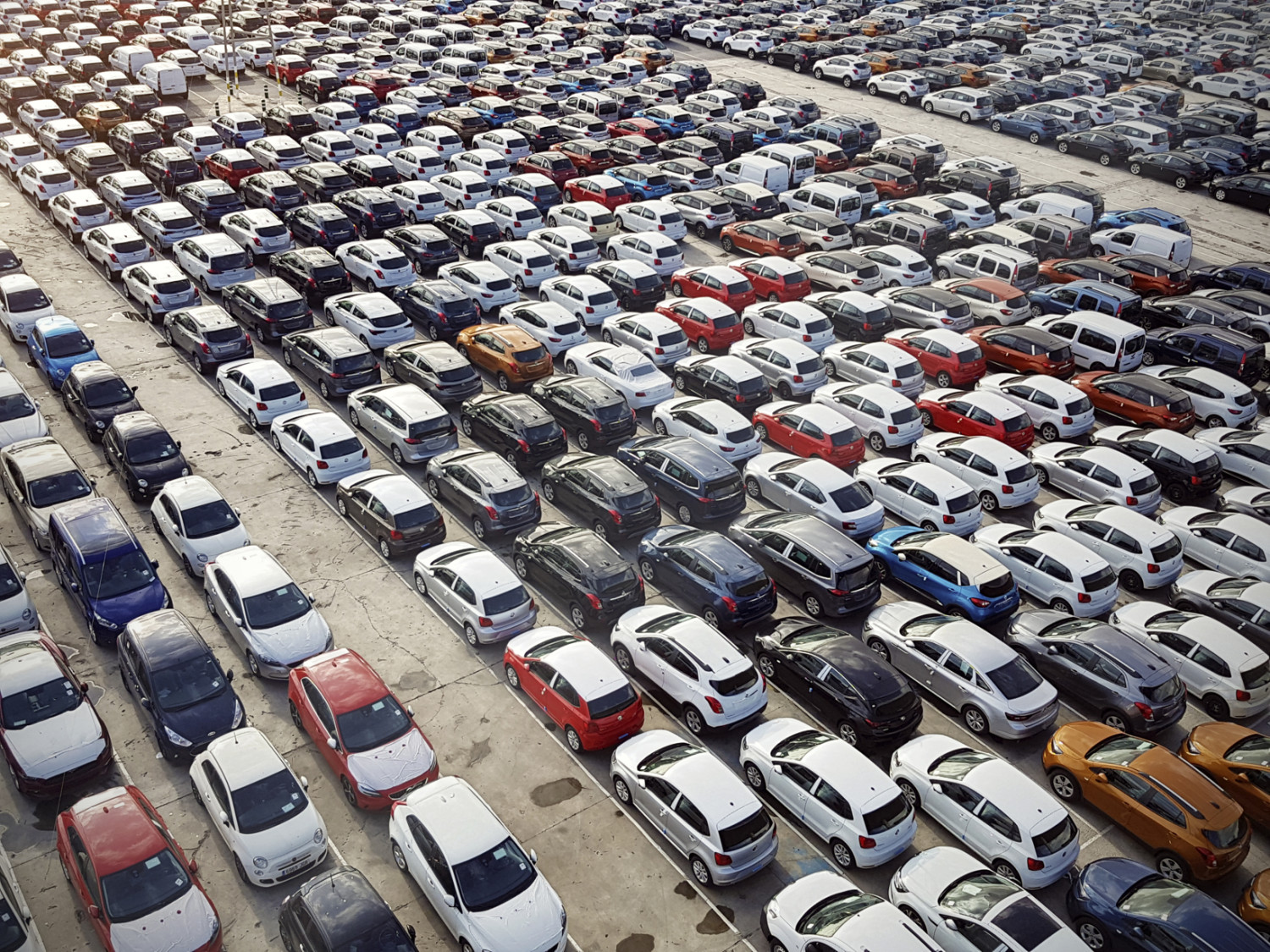 Average Age of New Energy Passenger Vehicles is 1.8 Years, 4.5 Times That of Fuel Vehicles