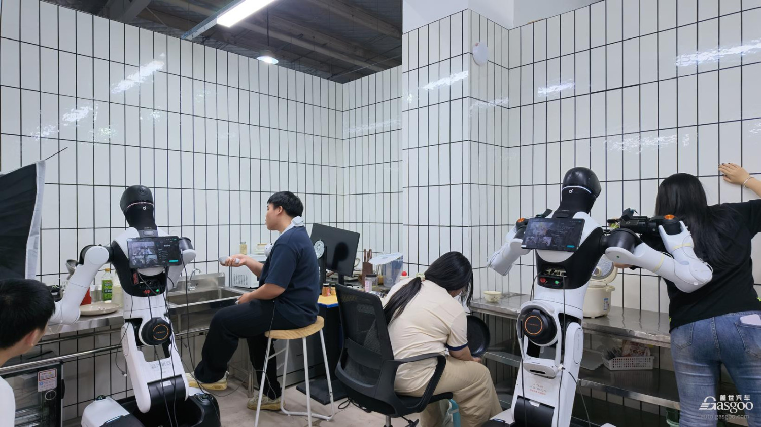 After "Consuming" 1 Million Hours of Data, How Much Have Robots Actually Learned?