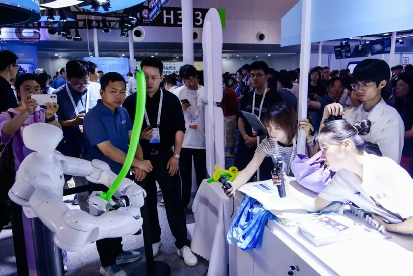 WAIC 2026 | AGILINK Showcases Full Matrix of Dexterous Manipulation Products