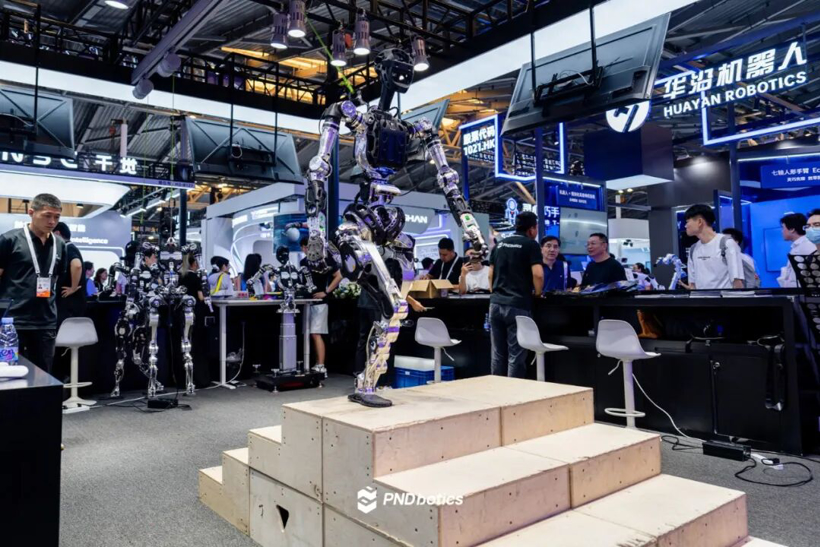 WAIC 2026 | PNDbotics Unveils Stair-Climbing Robot in First Public Debut