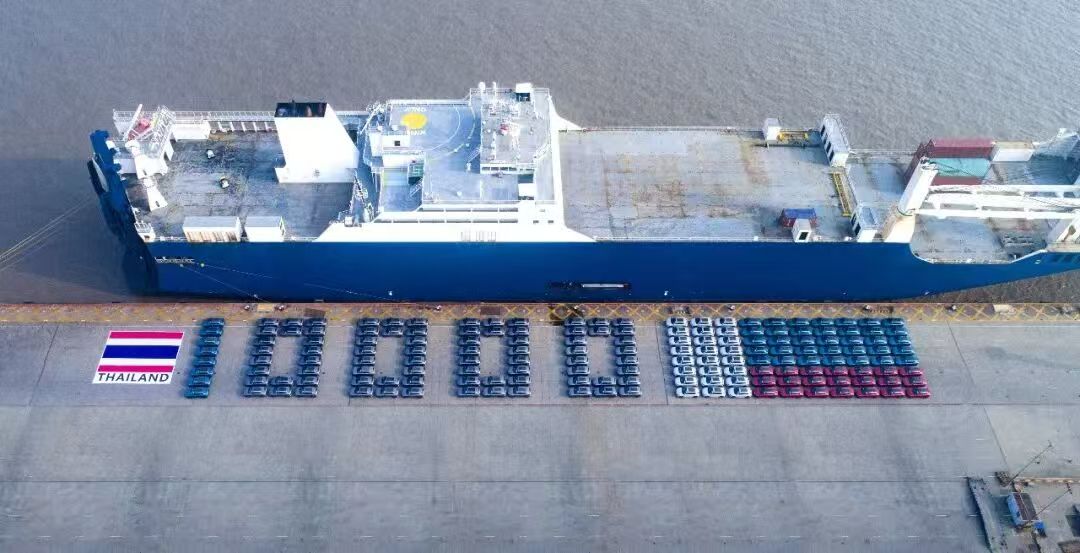 A tank of gas costs 35 euros more, is the world starting to "abandon oil for electricity"?