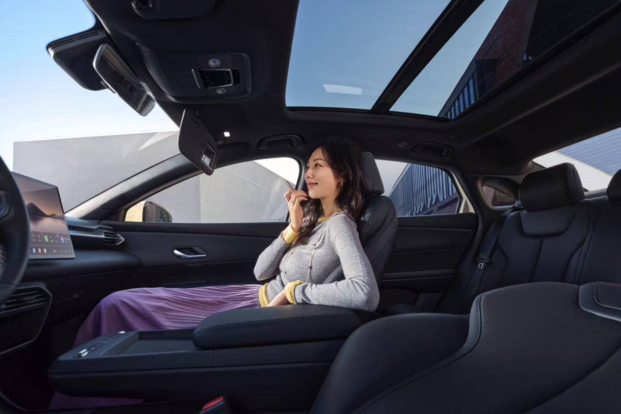 Linghui e7 Launches Starting at 95,800 Yuan, Equipped with Second-Generation Blade Battery and Flash Charging Technology