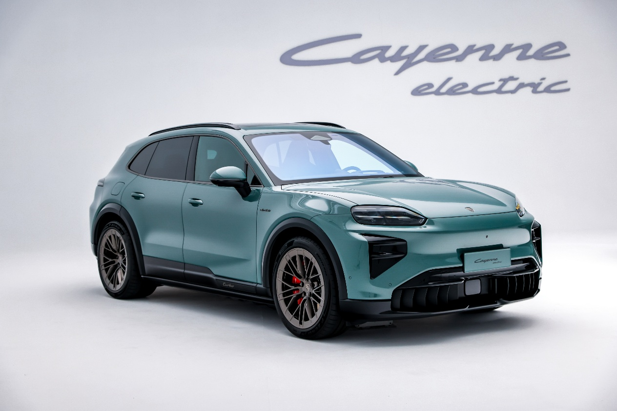 Porsche All-Electric Cayenne Turbo Starts at 1.118 Million Yuan, Adds China-Specific Features