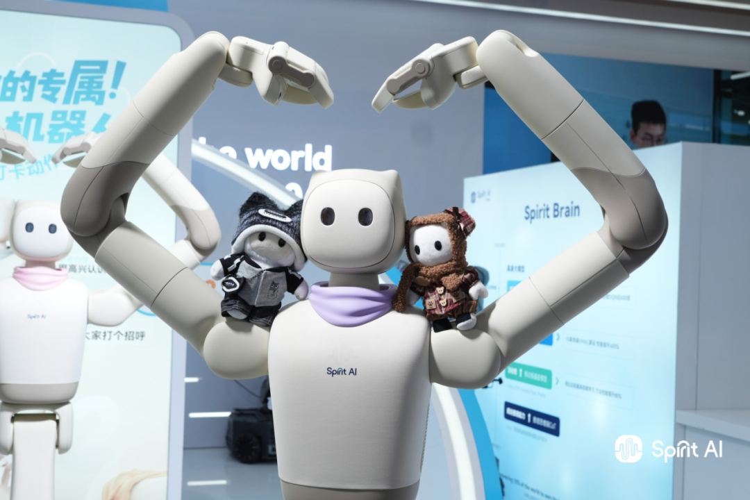 WAIC 2026 | Spirit AI Commercial Service Robot Moz2 Makes Public Debut