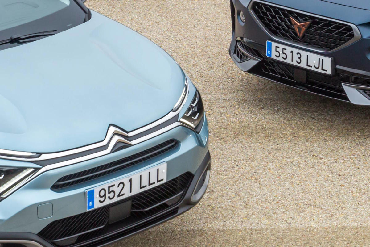 ¿Por qué esta matrícula no tiene la letra E de España y tampoco el fondo azul?