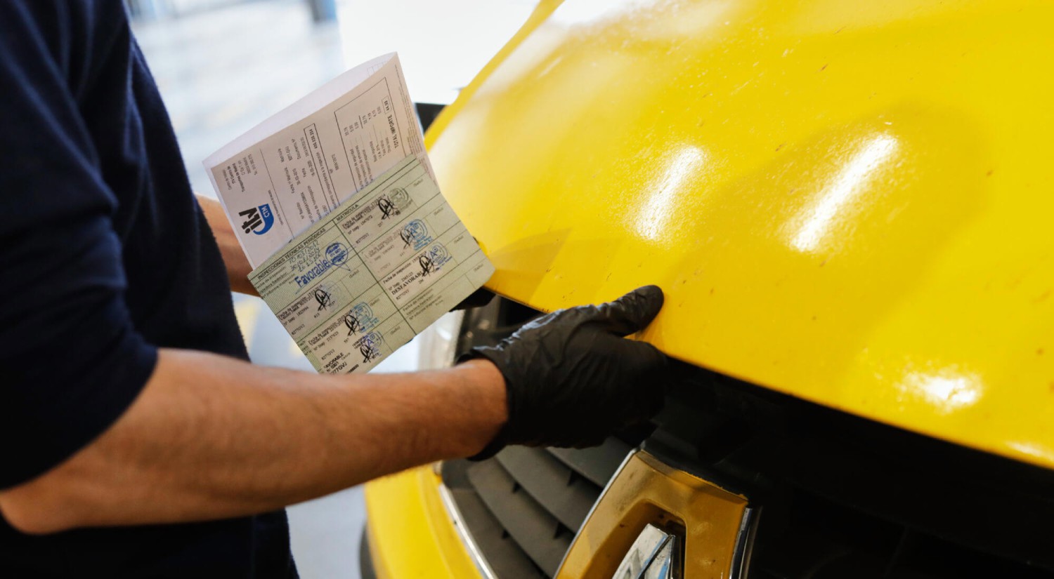 Las ITV lanzan una oferta de cientos de empleos: ¿cuánto gana un operario y qué requisitos necesita?