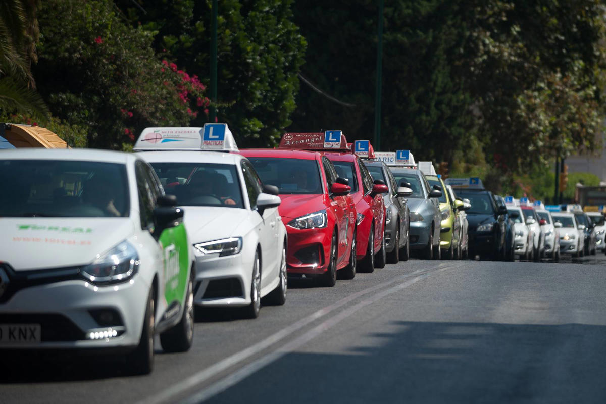 La policía realizaba un control y se llevó toda una sorpresa al descubrir a un profesor de autoescuela que no podía ni conducir