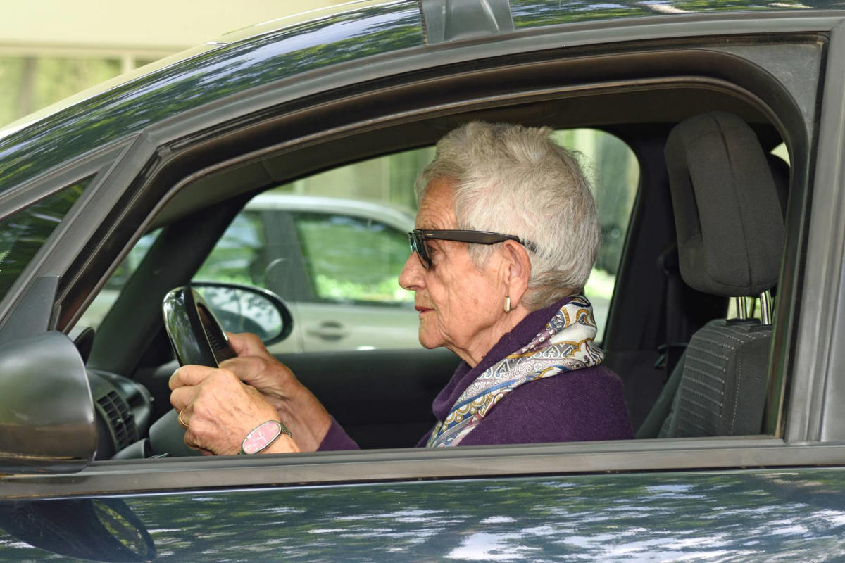 Conductores de más de 65 años: más de 800.000 renovaciones al año y el código 05 en el carnet