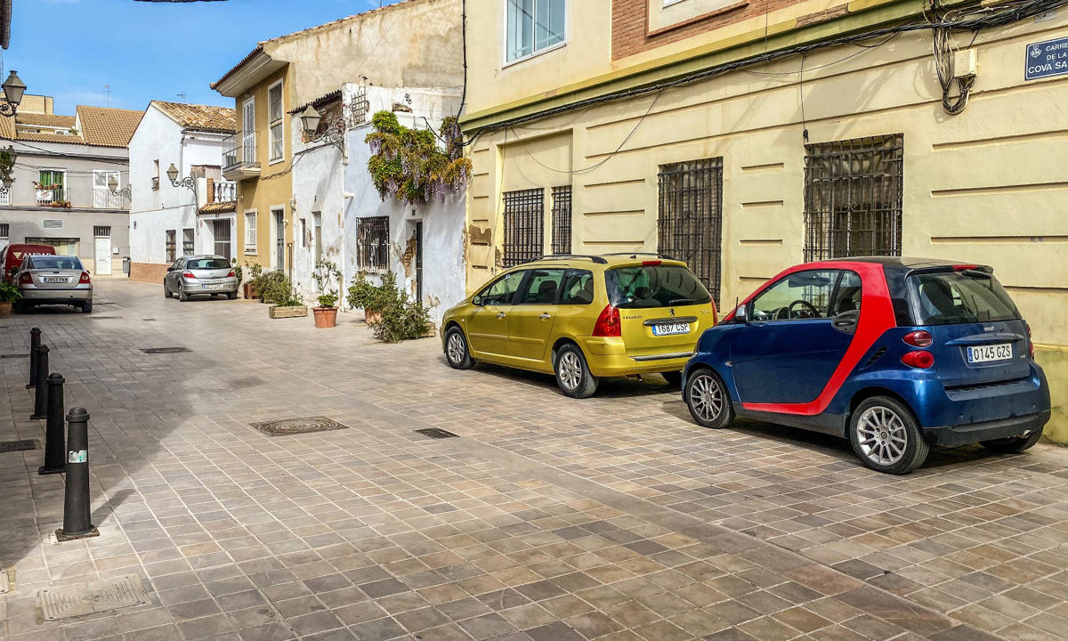 ¿Cuánto tiempo puede estar un coche aparcado en el mismo sitio antes de que consideren que ha sido abandonado?