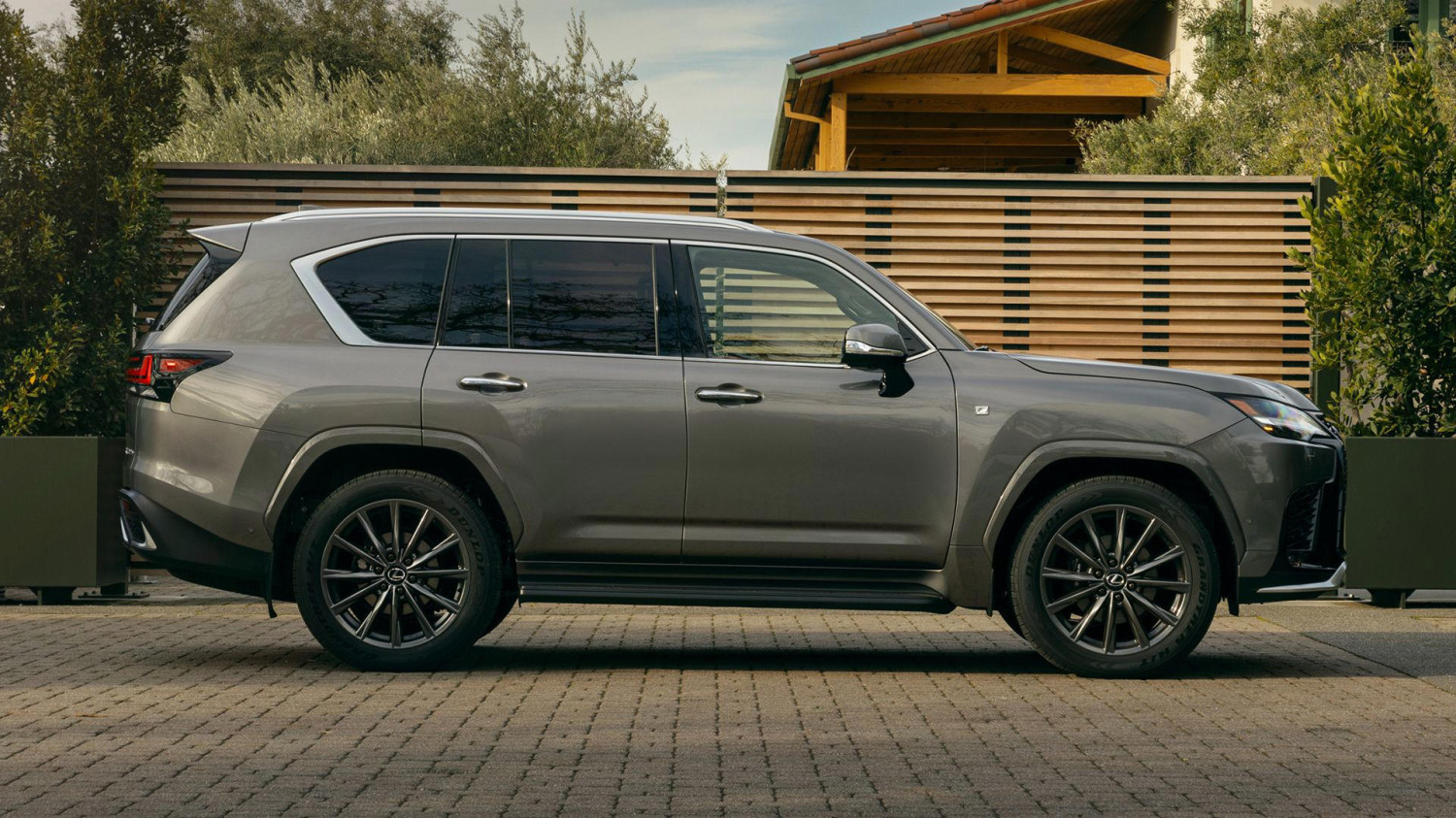 Best large SUVs | 2026 full-size crossovers and SUVs rated