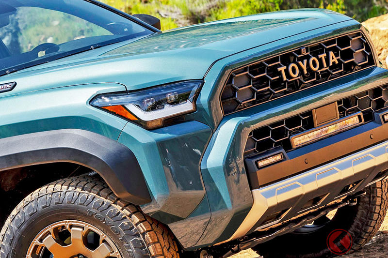 トヨタ「“最新”ハイラックスサーフ」後継機がスゴい！ 全長5m級「“ド迫力”カクカク」デザイン×3列シートの大型SUV！ 米国「4ランナー」日本導入にも期待大！