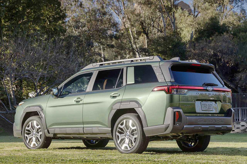 スバルが新型「アウトバック」を世界初公開。大胆なエクステリア デザインを採用