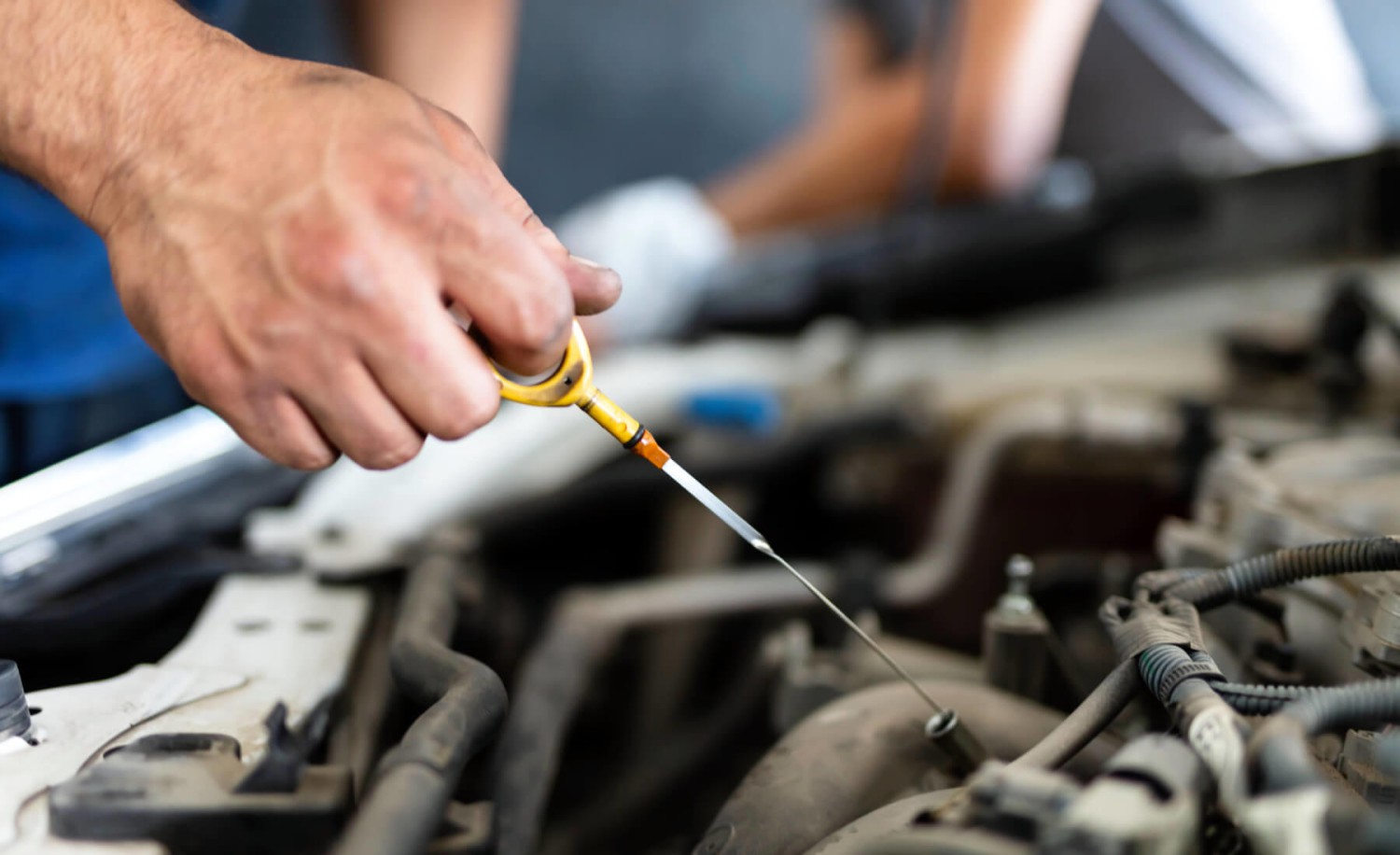 Cómo cambiar y reciclar tú mismo el aceite del coche para ahorrar en la factura del taller