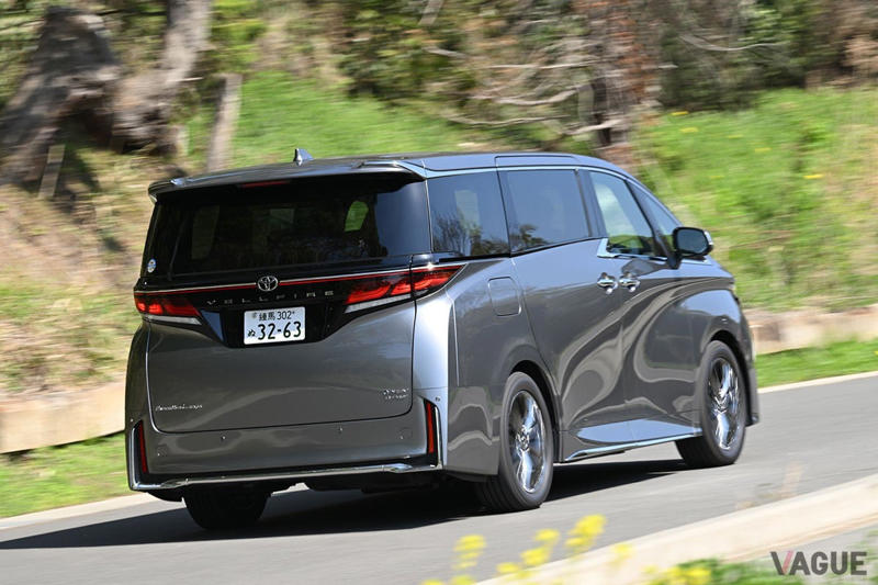 モーターだけで73km走る！ 電動化されたトヨタ「ヴェルファイア」は広くて静かで快適!! 快適性重視するなら「PHEV一択」です