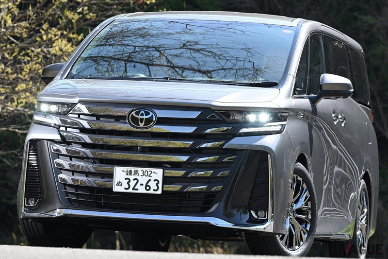 モーターだけで73km走る！ 電動化されたトヨタ「ヴェルファイア」は広くて静かで快適!! 快適性重視するなら「PHEV一択」です