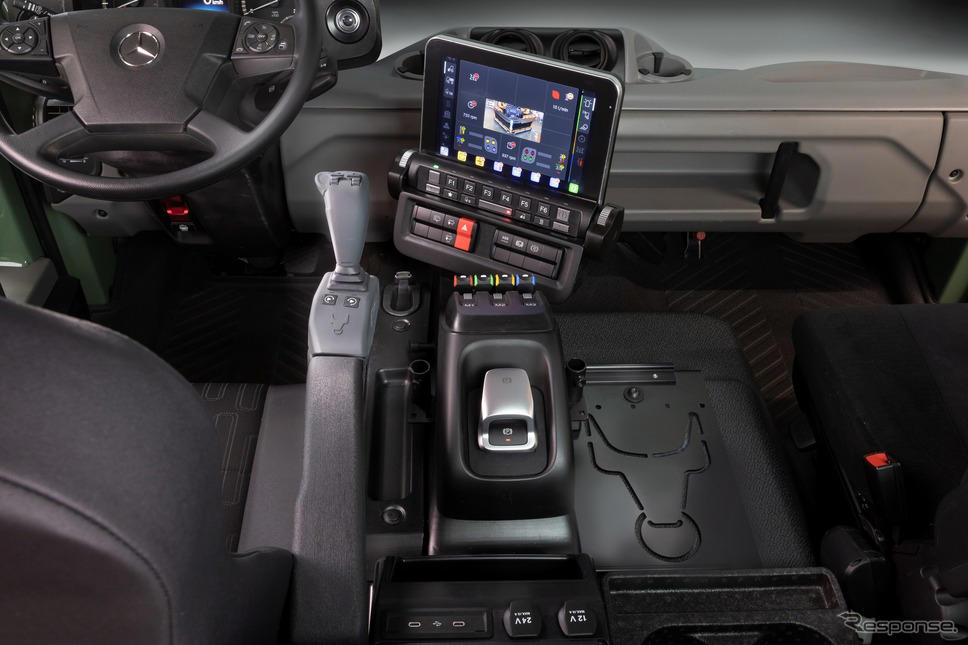 メルセデスベンツの特殊車両『ウニモグ』さらに万能に、新操作システム搭載