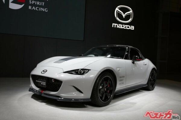 マツダ ロードスターのソフトトップ×2Lエンジン仕様を買うかRFをカスタムするか予算500万円ならどっちが幸せ？